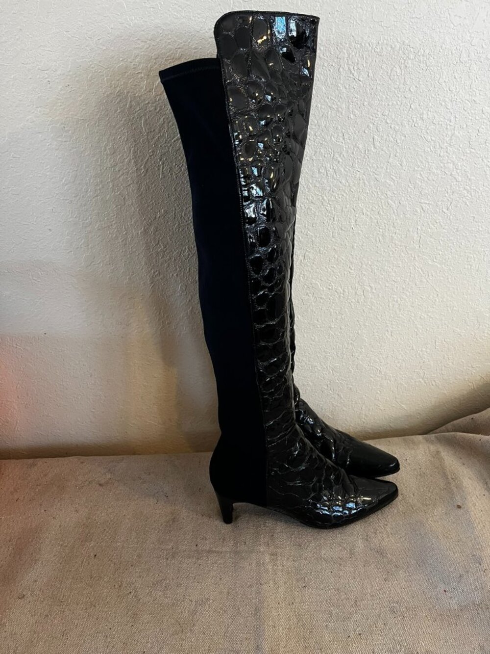 Stuart Weitzman Black Croc Embossed Leather Stretch Riding Knee-High Boots Sz 8